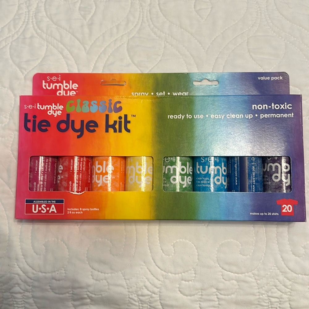 Tie dye kit- new set/ Never Used!!  of SEI brand spray bottles of tie dye